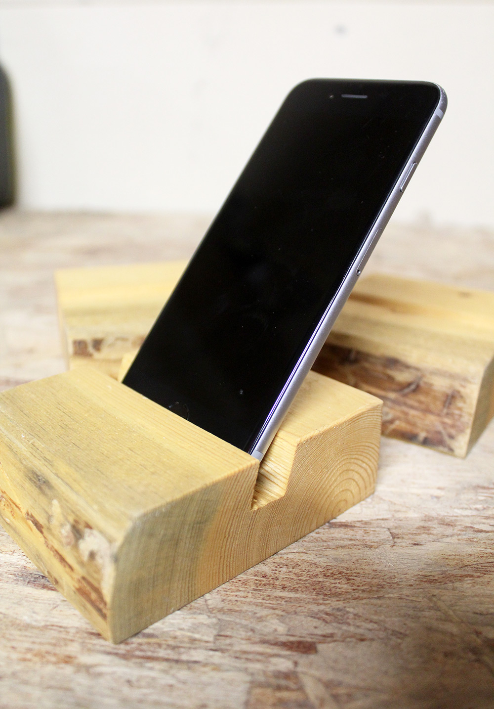 Lodgepole pine iPhone desk stand